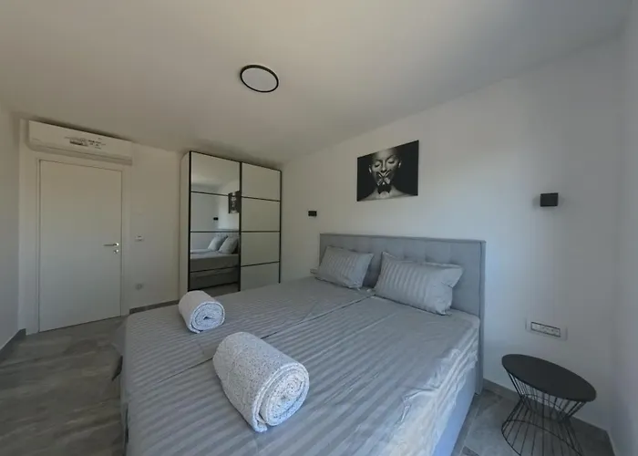 Premium Sun With Private Pool Apartment